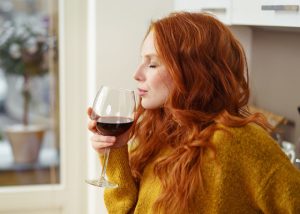 woman-drinking-wine-640x457
